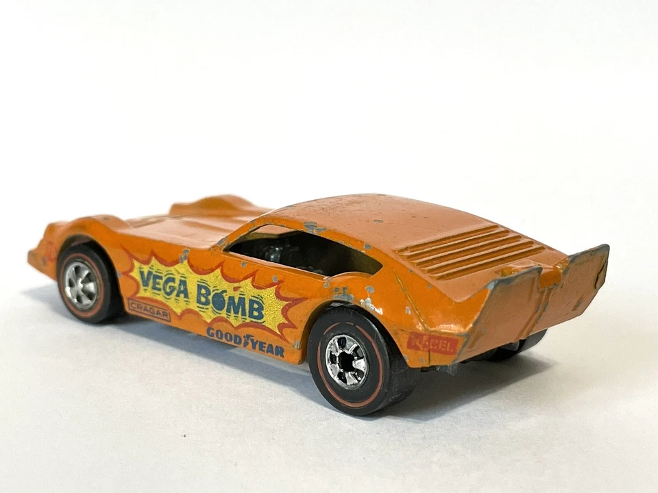 1969 Hot Wheels Redline FLYING COLORS VEGA BOMB RARE FRONT CAP WHEELS ORANGE - Image 4 of 4
