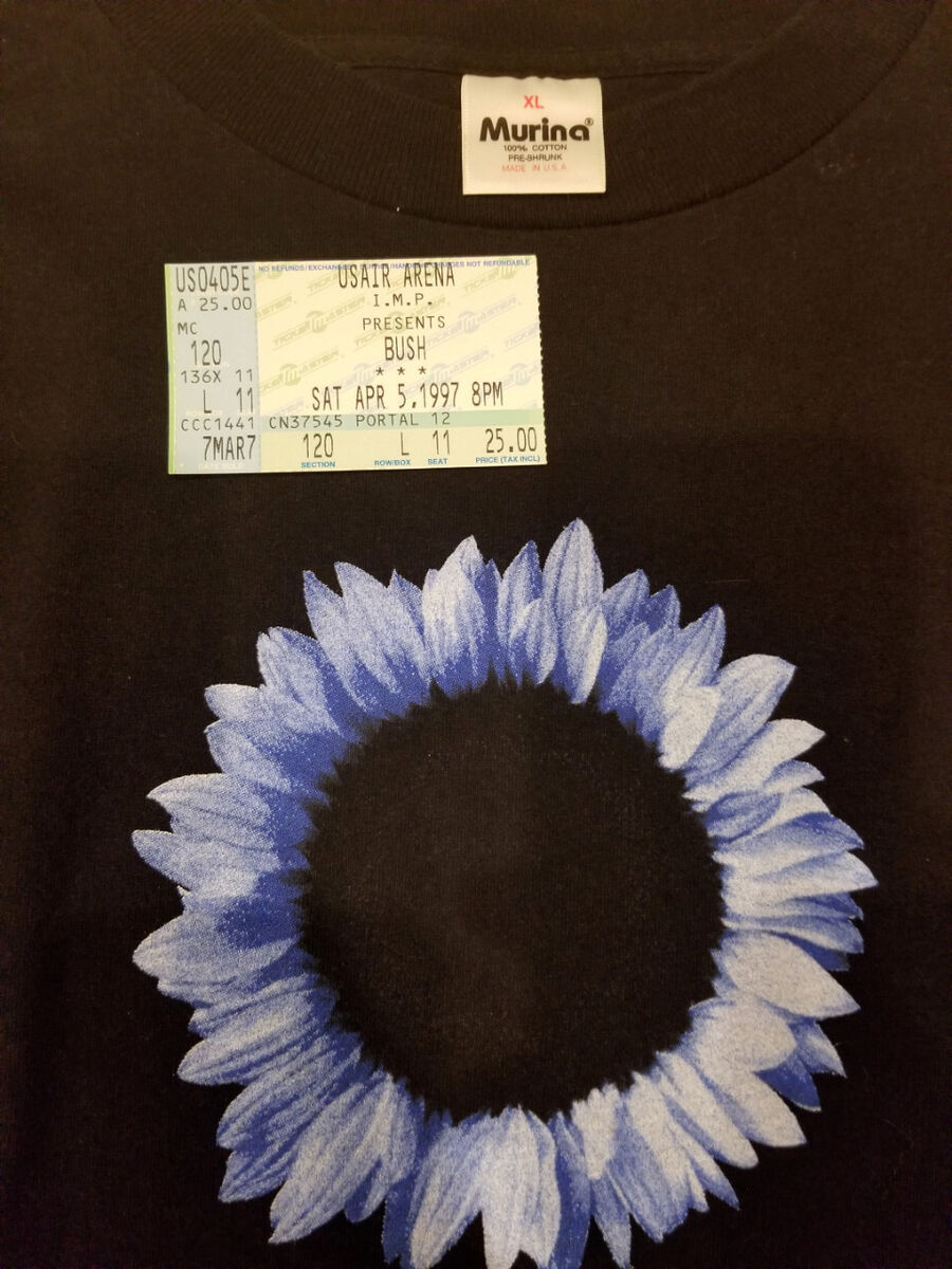 Vintage BUSH “Razorblade Suitcase” 1997 Tour Shirt Size XL Vintage BUSH “Razorblade Suitcase” 1997 Tour Shirt Size XL