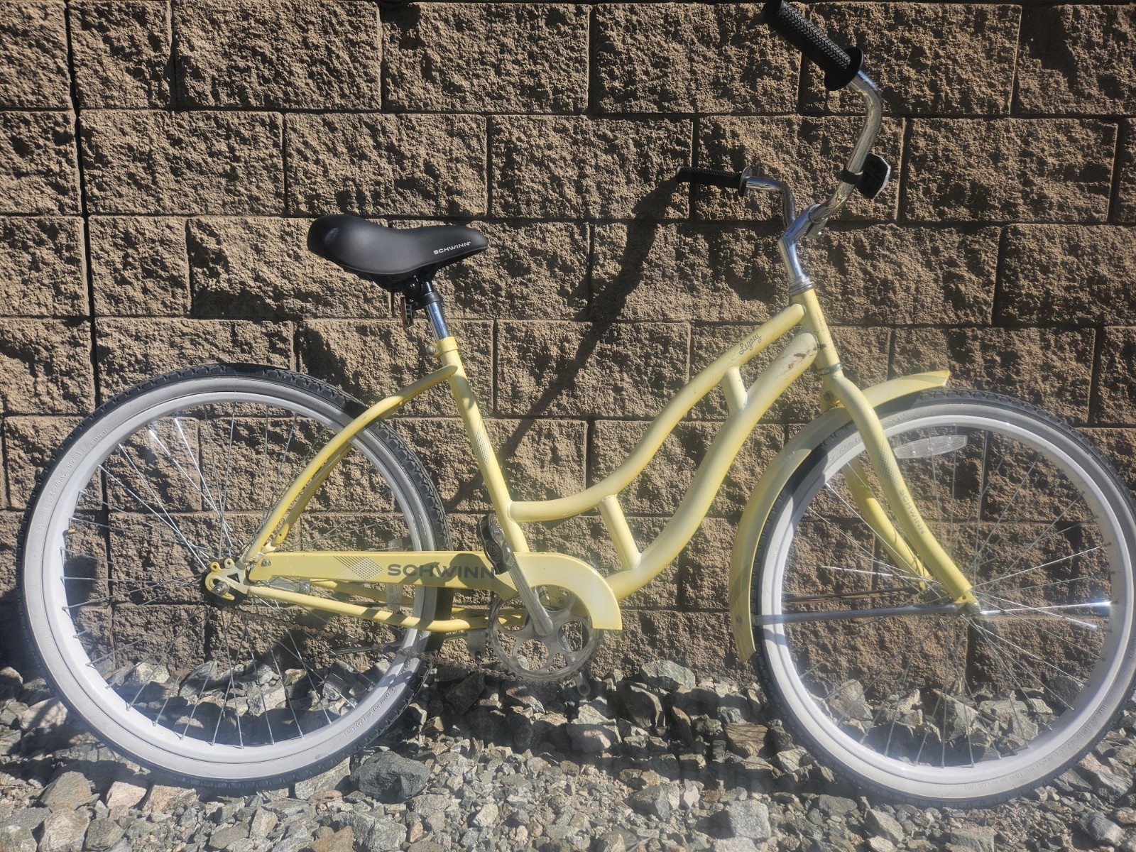Schwinn Legacy Womens Ladies Single-speed Beach Cruiser 26 i
