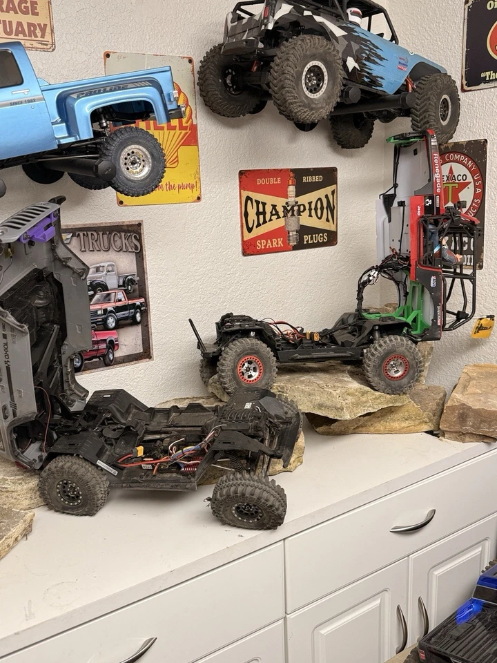 Axial 1/10 SCX10 III Jeep CJ-7  Body Hinge Go Clip-less Battery Access - Image 2 of 4