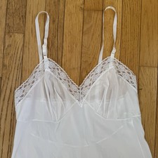 Vanity Fair Womens Full Slip White Nylon Lace Size 36