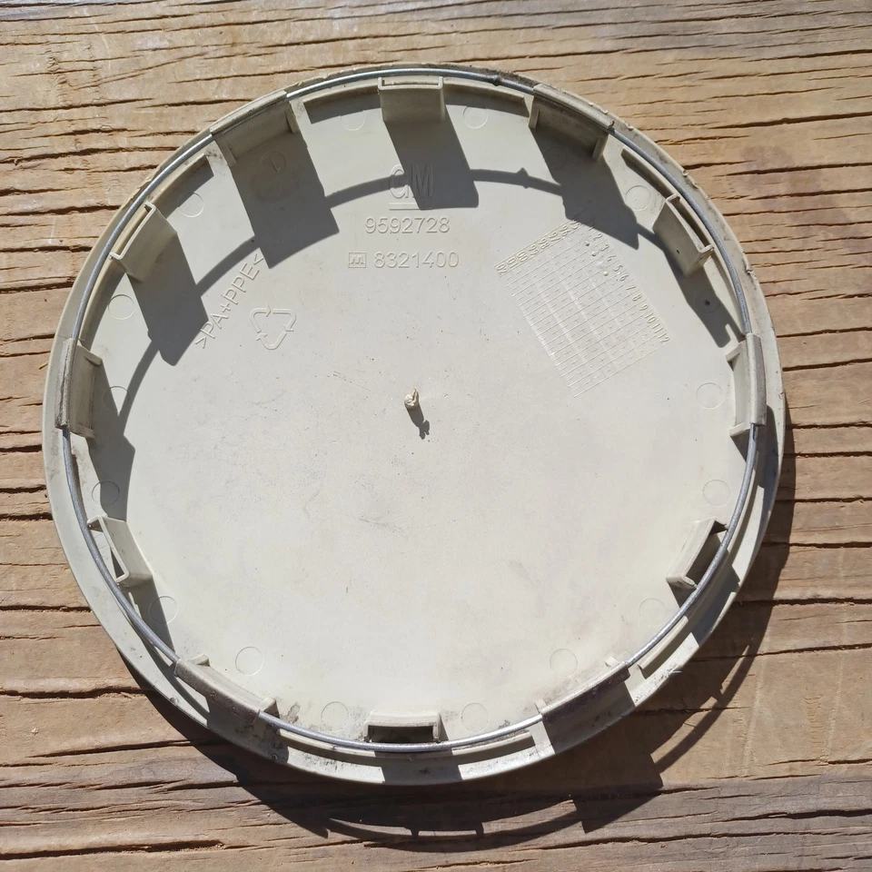 Oldsmobile 88, 98 tapa central, 1995-1999 parte # 9592728 01 Foto 3 de 3