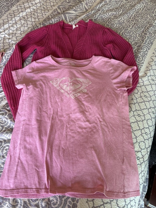 Lot Of  Xl Girls Roxy T Shirt And Cat&jack Cardigan
