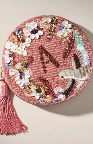 Anna Harlow Russo Abendtasche von Anthropologie, Mauve Perlen Blumen, Buchstabe A