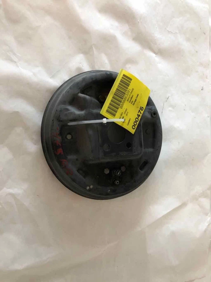 Cubierta protectora de respaldo de freno de tambor trasero Nissan Versa Note 2014 lado derecho del pasajero Foto 3 de 4