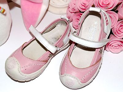 District Girls Leather Shoes worn only once like new retail for  79,95 size 22