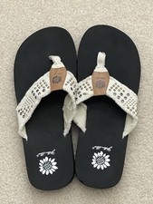 Yellow Box Beige W/studs Flip Flop Sz 8 1/2