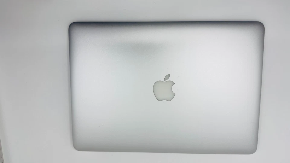 Apple MacBook Air 13 «середина 2012 i5 1,8 ГГц 8GB 250GB SSD работает, зарядное устройство, быстрая доставка - Изображение 2 из 4