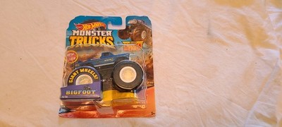 2018 Mattel Hot Wheels Monster Trucks Giant Wheels BIGFOOT New in Package GBT34