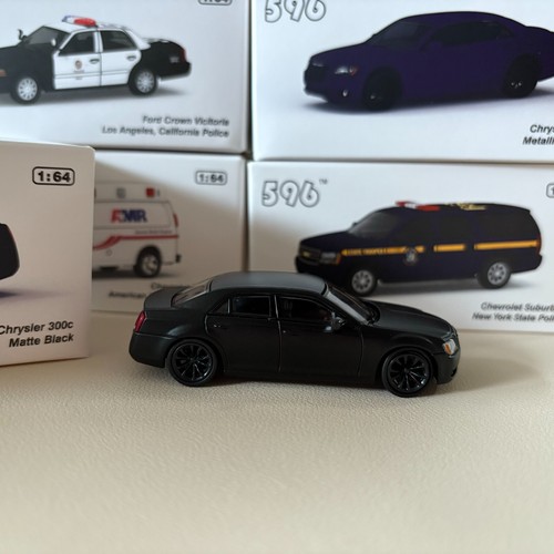 596 Model 1:64 Chrysler 300C Matte Black Metal Purple Alloy Car Model - Picture 5 of 16