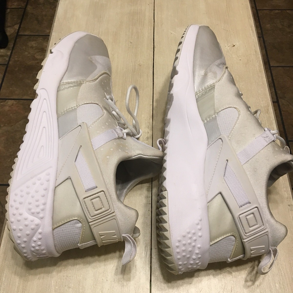 ナイキ AIR HUARACHE UTILITY PRM 806979-100 ナイキ AIR HUARACHE UTILITY PRM 806979-100 - メルカリ