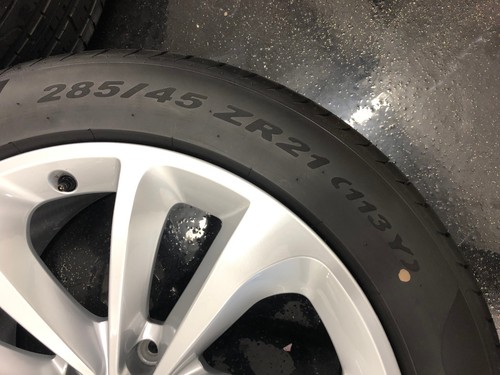1 Satz neuwertige Bentley Bentayga 21 Zoll Felgen 285 45 21 Pirelli Sommerräder - Bild 8 von 12