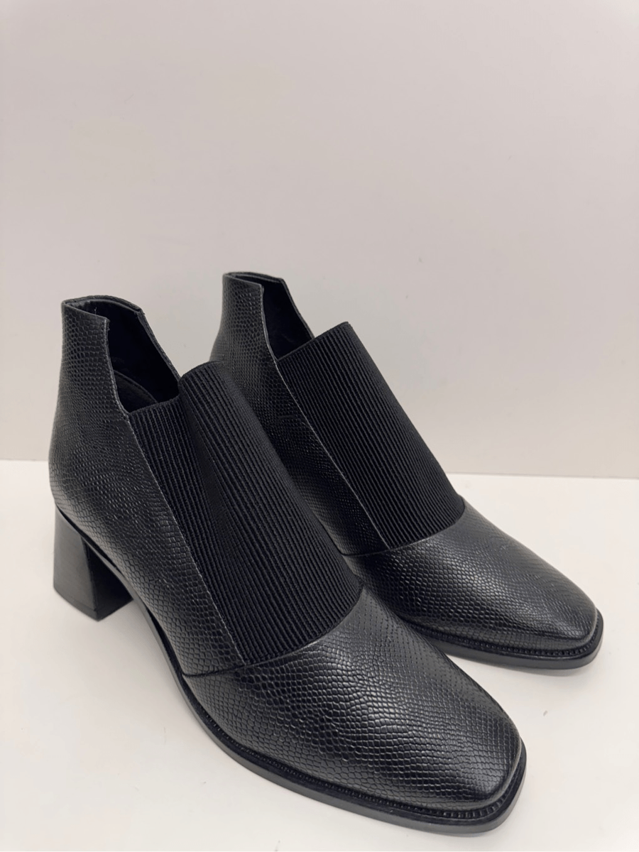 Journee Signature Booties Size 10 Black Leather Stretch Vamp Block