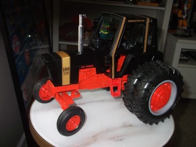 VINTAGE 1996 ERTL Case IH 1170 Black Knight Collector Edition 1/16TH  Tractor
