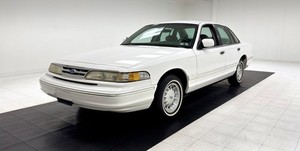 1997 Ford Crown Victoria LX 4 Door Sedan