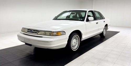 1997 Ford Crown Victoria LX 4 Door Sedan