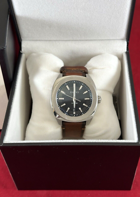 Authentic Gucci 142.2 Men Quartz Watches B2525 No.2600 for sale