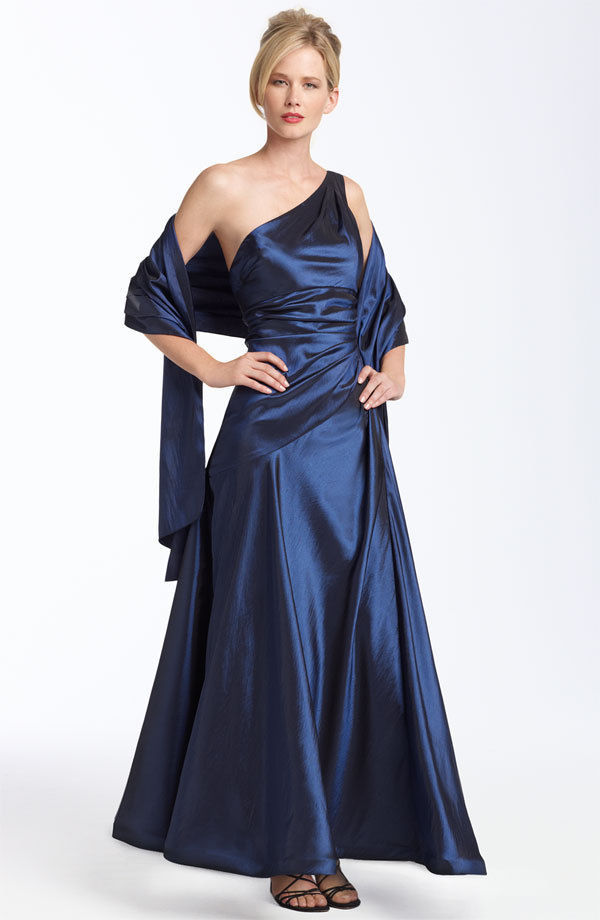 green emerald velvet dress Amazon.com: Alex Evenings Women's Long One Shoulder Velvet Formal Gown with  Ruched Waist, Wedding Guest, Party Dress, Forest Velvet, 4 : Clothing,  Shoes & Jewelry main image 0
