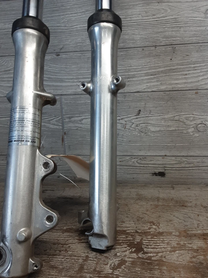 Suzuki GS 650 G2 1982 horquillas delanteras amortiguador suspensión deslizador dañado Foto 3 de 4