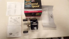 LEW'S CHILDRE FISHING REEL W/ BOX - LEW'S BB-1NG - CLEAN & WORKS GREAT