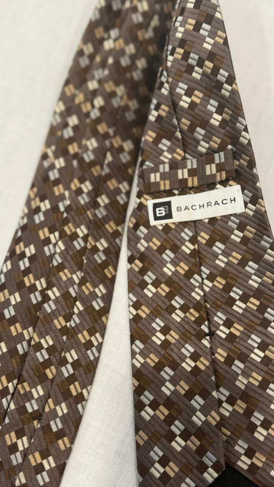 Corbata de seda para hombre Bachrach marrón geométrica moca blanca azul Foto 4 de 4