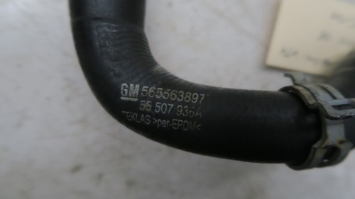 Cadillac XT4 2019-2022 OEM 2,0 L motor turbocompresor línea tubo 565563897 - Imagen 7 de 8