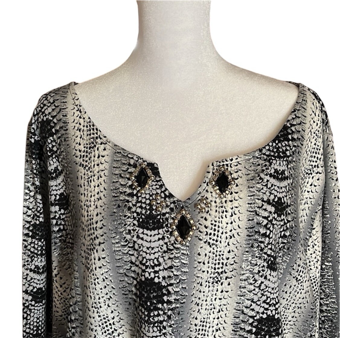 Ruby Rd Black & Gray Snakeskin Print Beaded Top P… - image 5