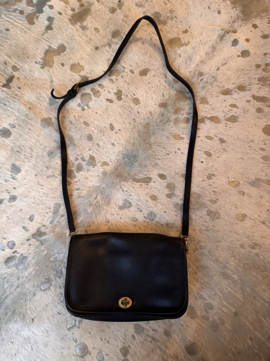 Vintage Coach 9755 Black Pocket Purse Turn lock leather bag made in 1998