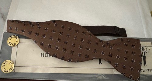 ACKO ~ LONDON VINTAGE ELEGANTE KLASSISCHE BRAUNE FLIEGE AUS 100 % SEIDE SELBSTKNOTEND