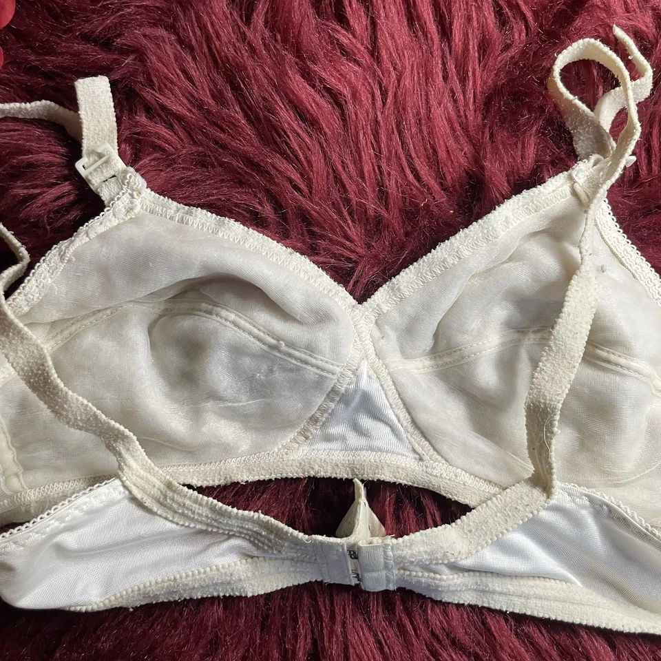 复古 Bralette 标签褪色 36b? 白色尼龙轻薄衬垫海报文胸 — 第 4/4 张图片