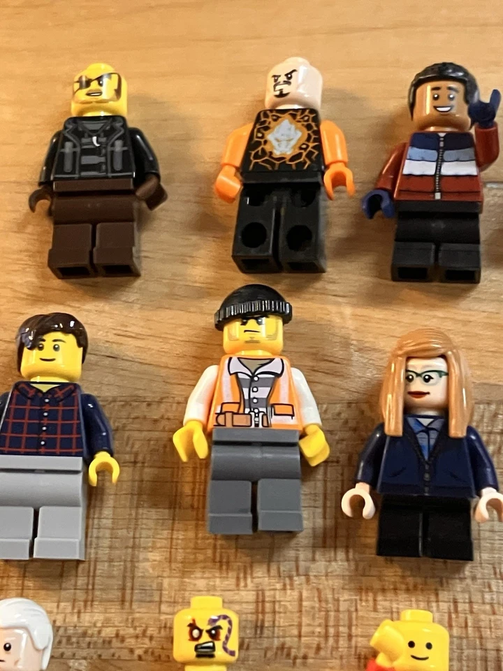 LEGO Minifigure Lot of 20 Mixed City Scientist Worker Villain Hoodie Par - Image 4 of 4