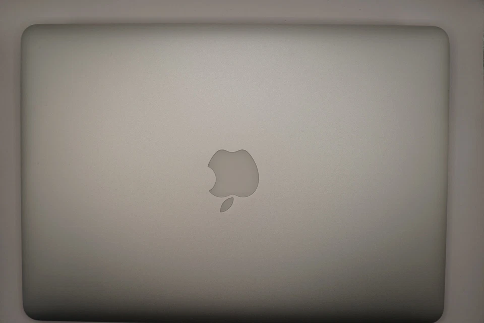 Apple MacBook Air 13" (Anfang 2015) – 1,6 GHz Dual-Core Intel Core i5, 8 GB RAM - Bild 4 von 4