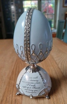 Ardleigh Elliott 2006 Loving Remembrance Treasured Memories Musical Egg