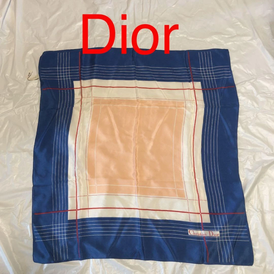 Foulard Christian Dior fabriqué en France 63X63cm 100% soie marque mode accessoires