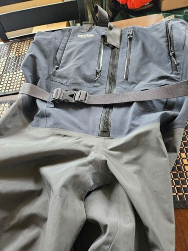 PATAGONIA HEAVY FRONT ZIPPER SIZE LARGE {LRM} USED ONCE AND ORVIS BOA BOOTS # 11