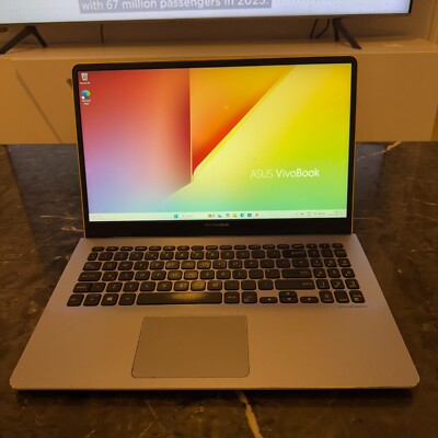 ASUS Grey Vivobook S15 S530 Intel(R) Core(TM) i5-8265U CPU @ 1,60GHz 16GB