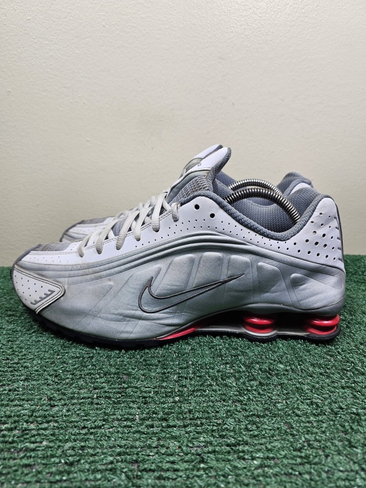 Nike Shox R4 Retro Men's Size 11.5 Shoes Metallic Silver Comet Red Sneakers