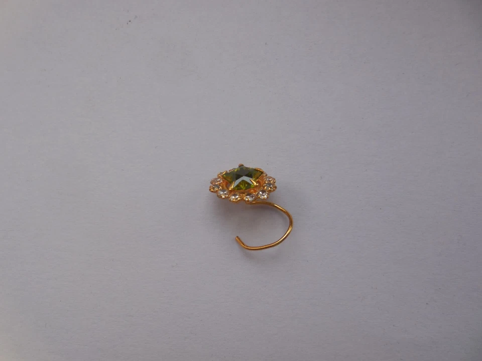 Pin de nariz de diseñador piercing cristal verde tachuela grande joyería anillo de nariz chapado en oro Foto 2 de 4