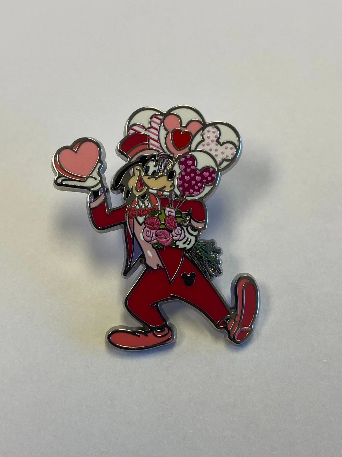 DLR Disneyland Hidden Mickey 2025 Goofy Holidays Valentine's Day Disney Pin