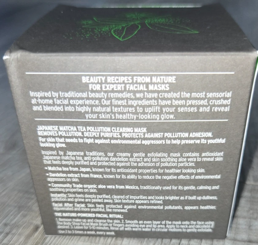 Mascarilla facial limpiadora de contaminación de té Matcha japonés Body Shop, 2,6 fl oz vegana Foto 3 de 4