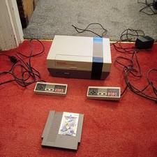 Nintendo NES Console NESE-001 GBR Untested with 2x Controllers and Top Gun 