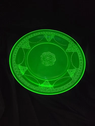 Vintage Federal Georgian LoveBirds Green Uranium Glass 9.5" Dinner Plate