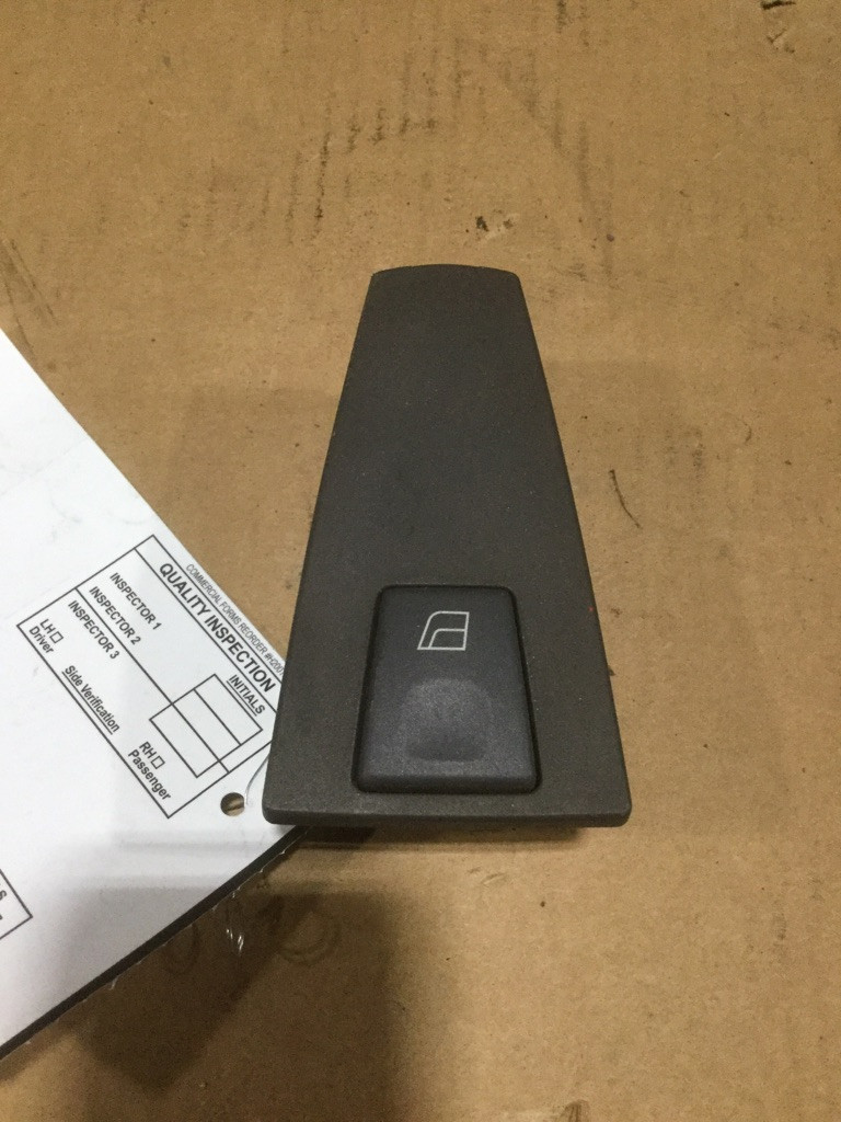 VOLVO VNL Door Electrical Switch Tag# 1057610