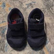 Zapatilla deportiva bebé PUMA azul marino blanco rojo gancho y bucle EE. UU. 4C UE 19 modelo 358773-03