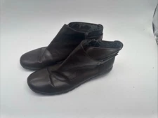 Easy Spirit Woman’s Size 11 Zip Up Slip On 