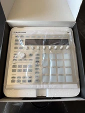 🎶 Native Instruments MASCHINE MK2 (White) – Brand New in Box 🎶