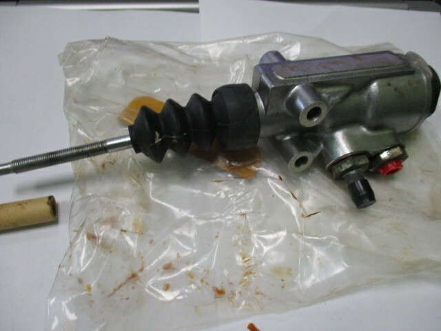 Rolls Royce Silver Cloud, Phantom V, Bentley, NOS Girling brake master cylinders