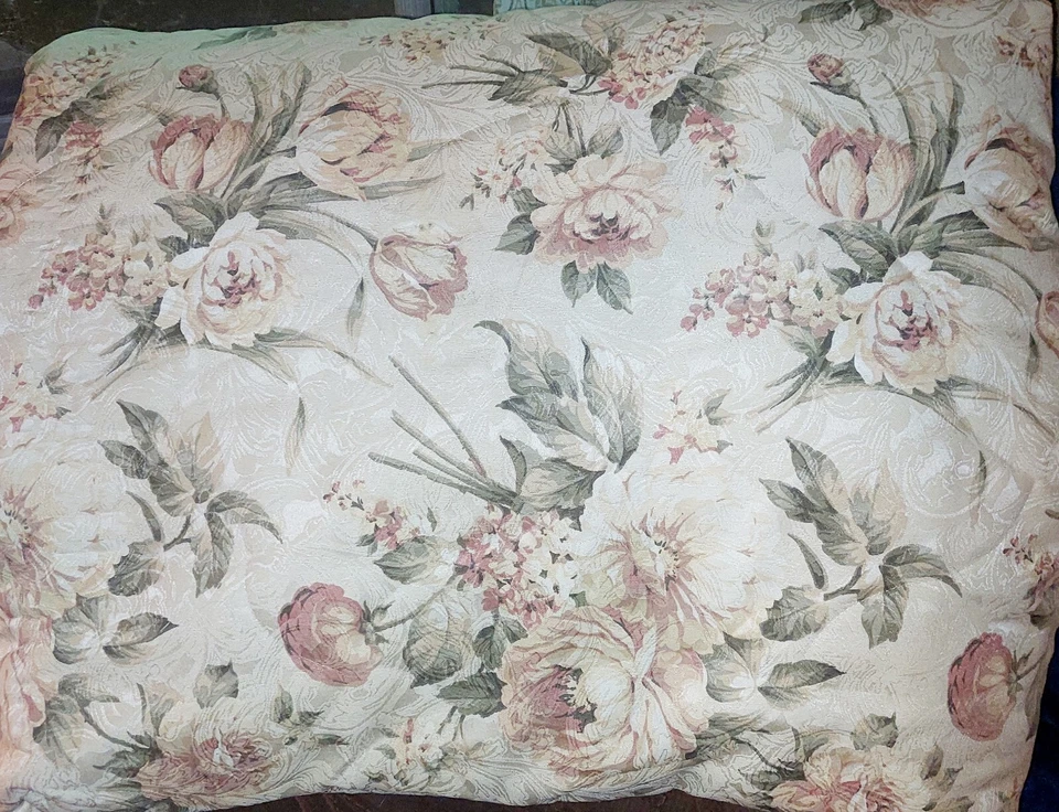 Thomasville 'Chantal' Queen Size High End Multicolor Floral Comforter 102x118in - Image 2 of 4