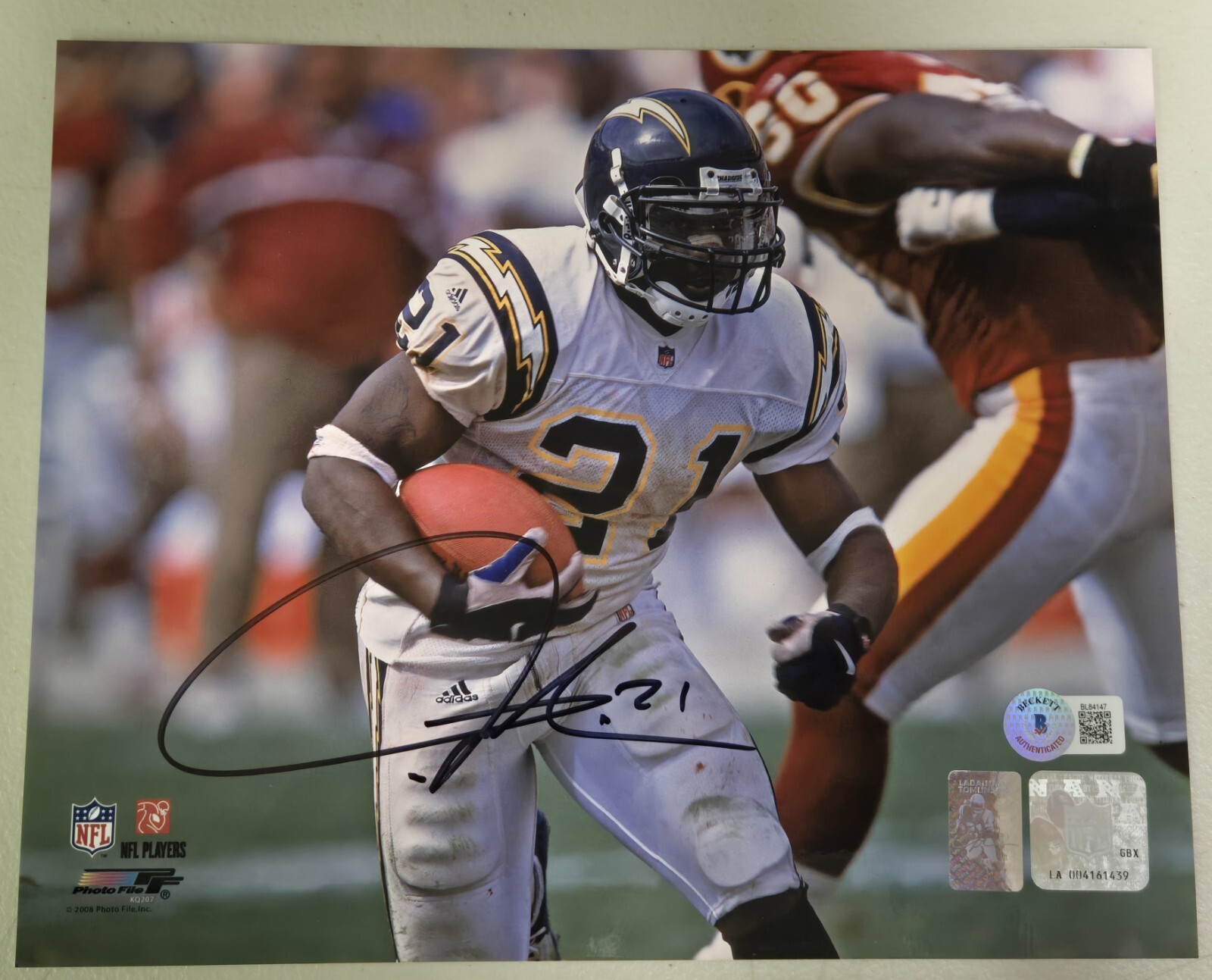 LaDainian Tomlinson Autographed Signed San Diego Chargers 8x10 Photo Beckett Auto Football 