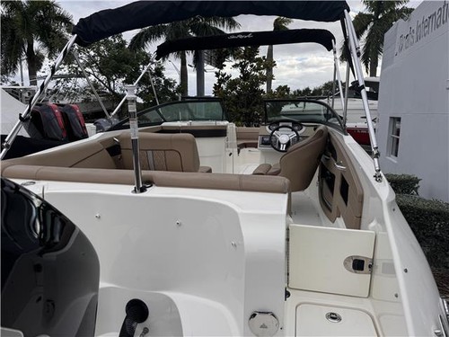 2017 Sea Ray 240 SDX (LOW HRS) - Picture 5 of 17